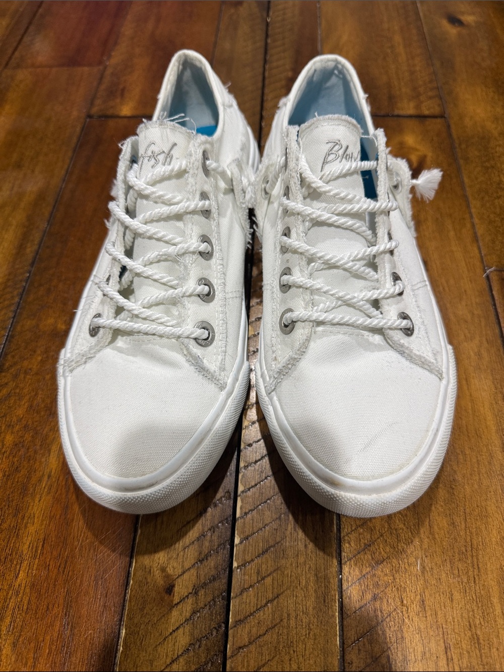 Good condition Blowfish White Canvas Low-Top Sneakers with Rope Laces